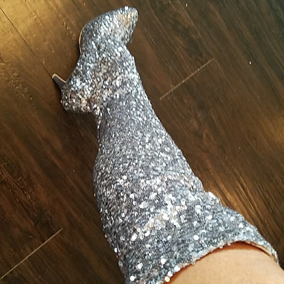 💝LIMITED EDITION STEVE MADDEN SEQUIN BOOTS!!! - Picture 2 of 8